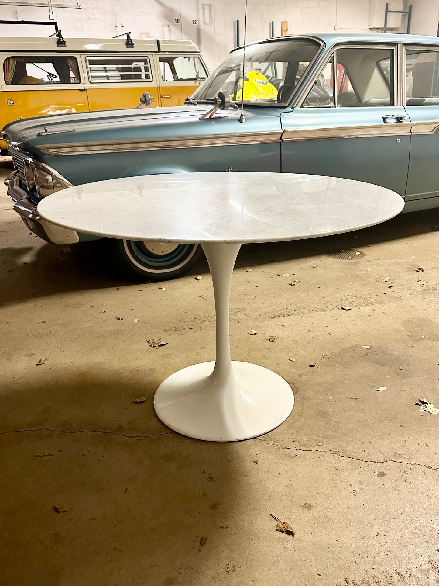 Saarinen Style Tulip Dining Table - White Marble Top